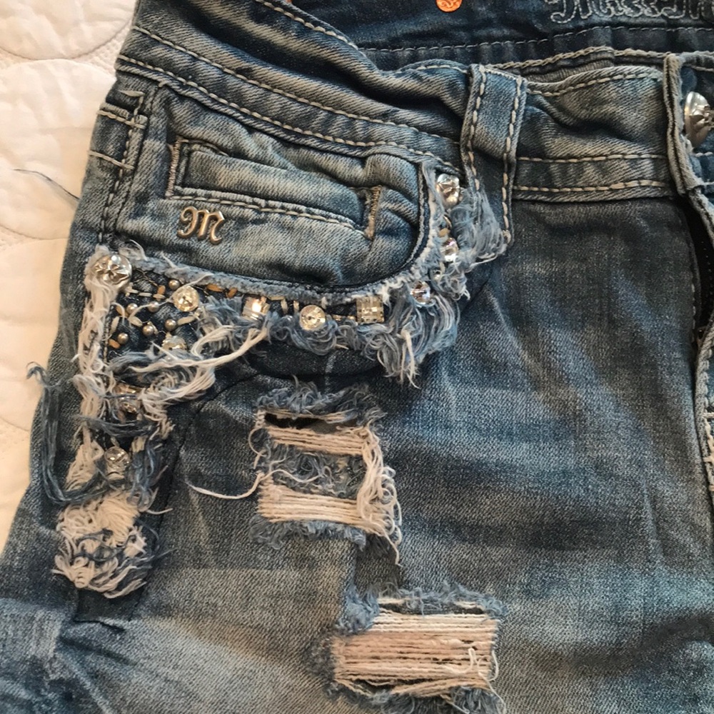 {Miss Me} Destroyed Light Wash Denim Shorts 27 - Picture 2 of 8